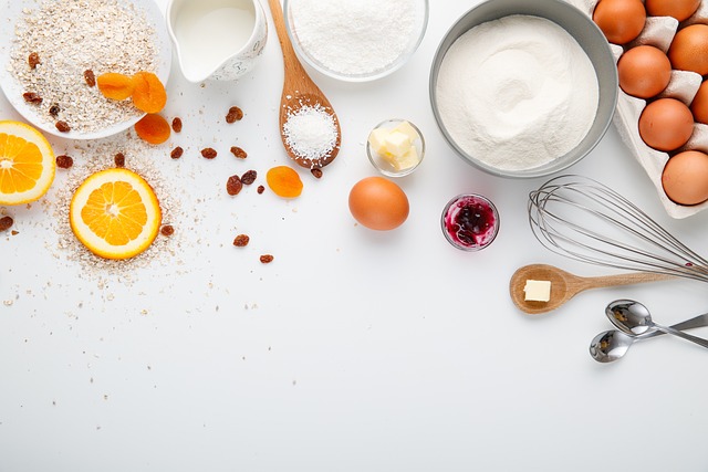 Alles wat je moet weten over de essentiële elementen in je keuken: kookgerei, apparatuur, servies en opslagoplossingen